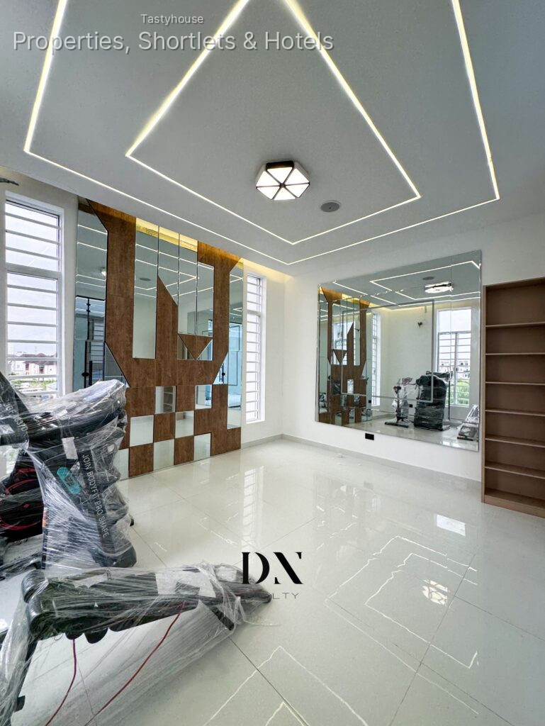 5 – bedroom Fully Detached Duplex | SwimmingPool