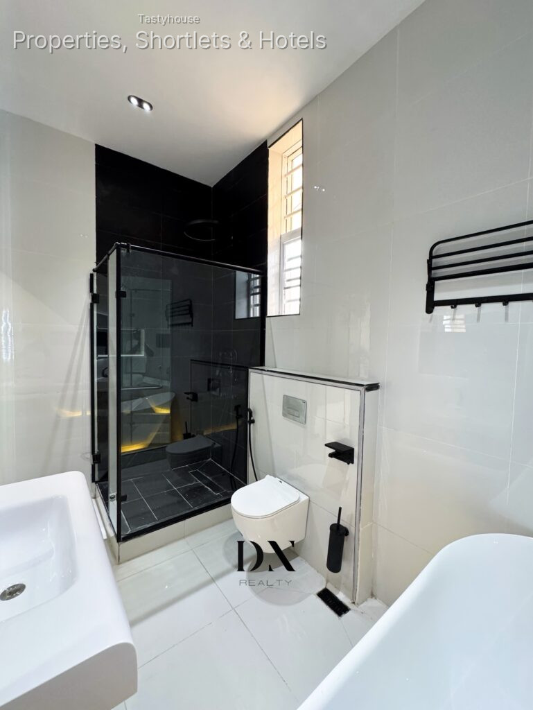 5 – bedroom Fully Detached Duplex | SwimmingPool