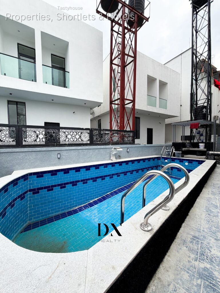 5 – bedroom Fully Detached Duplex | SwimmingPool