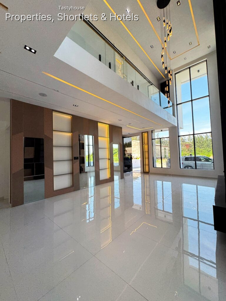 5-bedroom fully detached duplex with a BQ