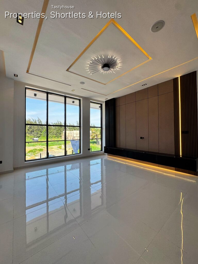 5-bedroom fully detached duplex with a BQ