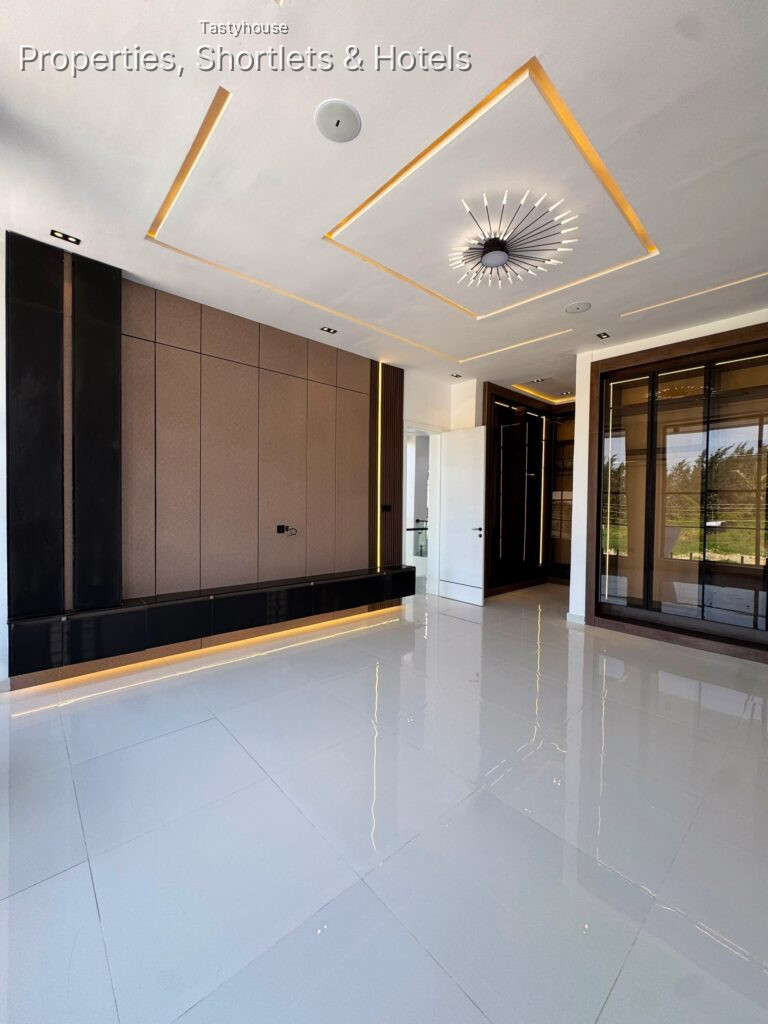 5-bedroom fully detached duplex with a BQ