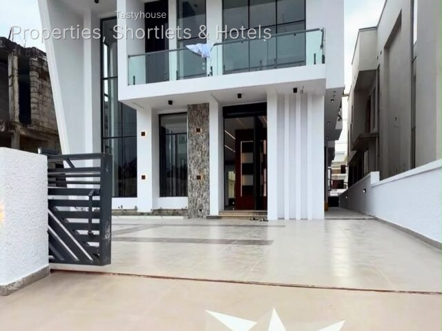 5-bedroom fully detached duplex with a BQ