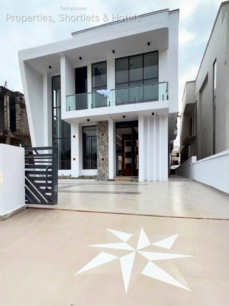 5-bedroom fully detached duplex with a BQ