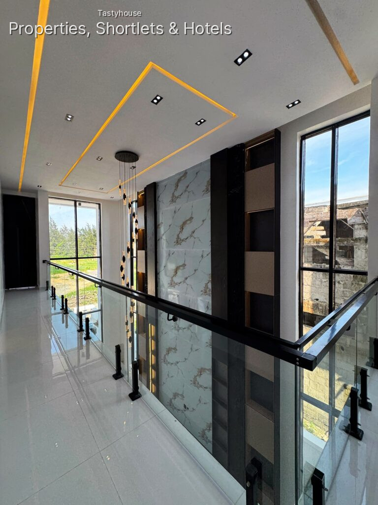 5-bedroom fully detached duplex with a BQ