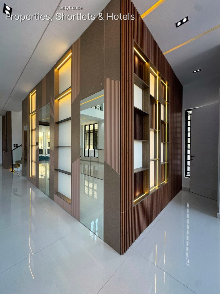 5-bedroom fully detached duplex with a BQ