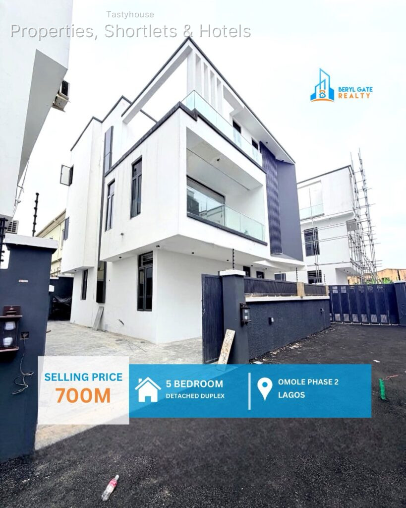 5 BEDR0OM FULLY DETACHED DUPLEX WITH A ROOM BỌ