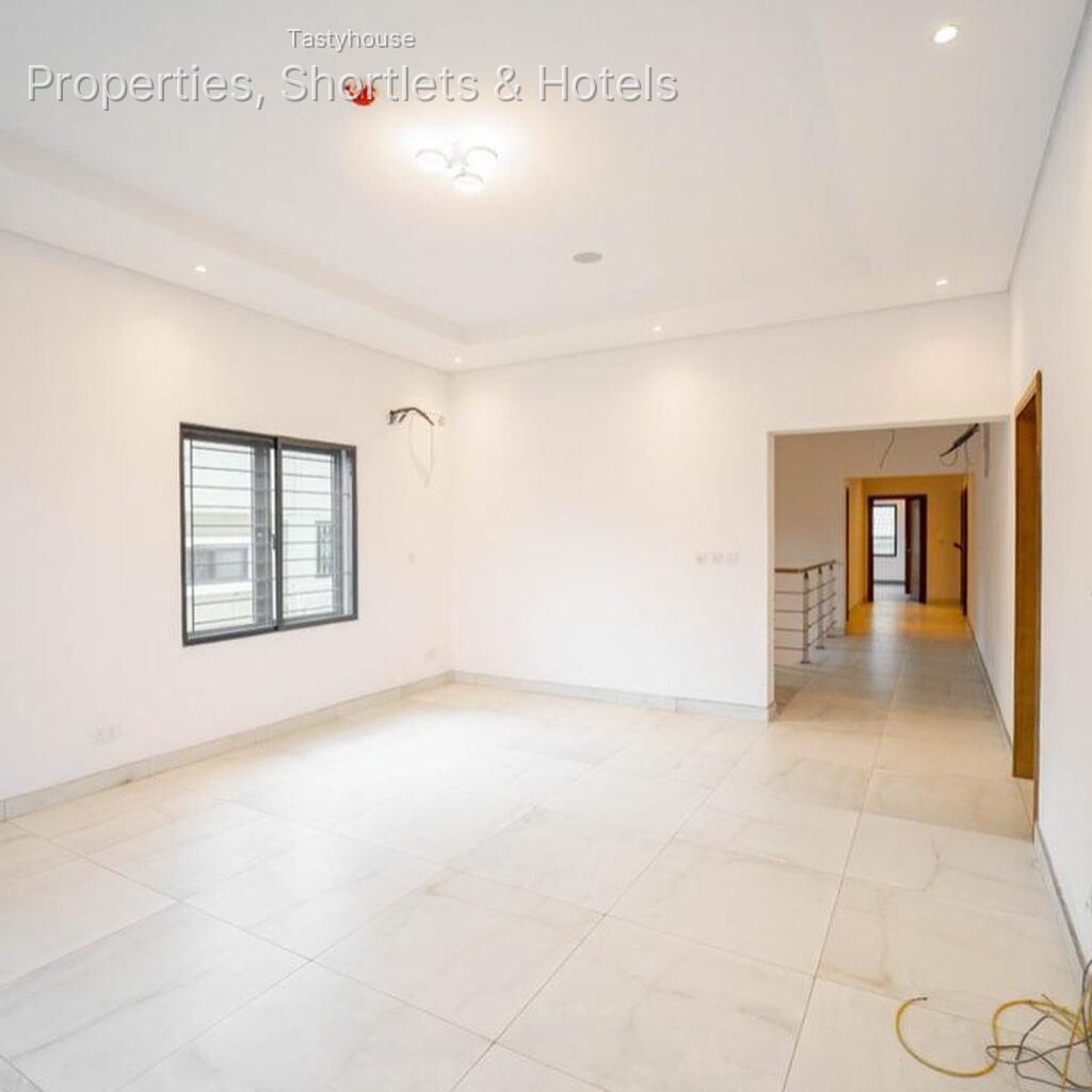 Newly Built 5 Bedroom Detached Duplex