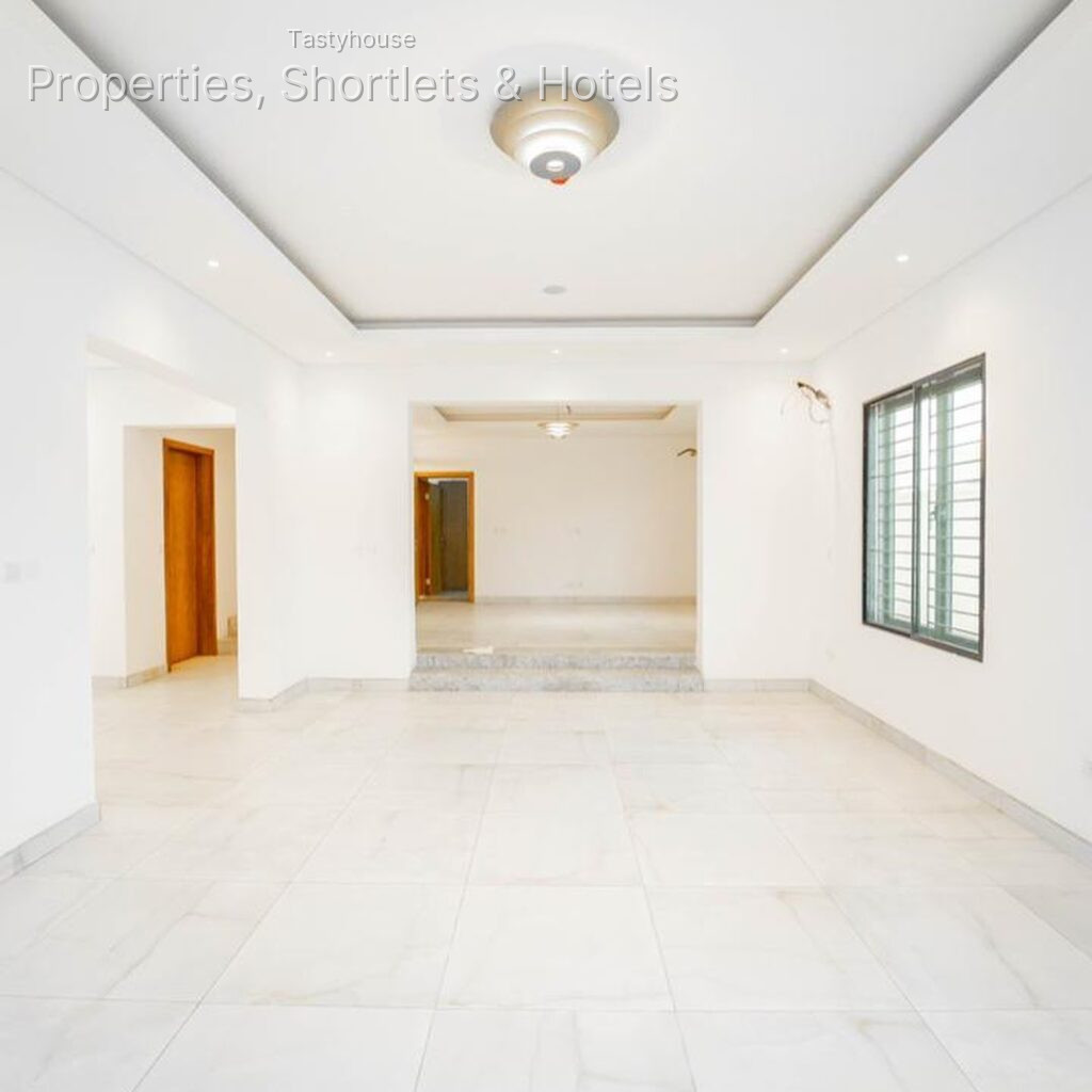 Newly Built 5 Bedroom Detached Duplex