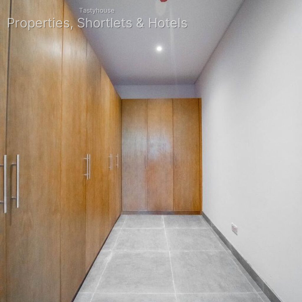 Newly Built 5 Bedroom Detached Duplex