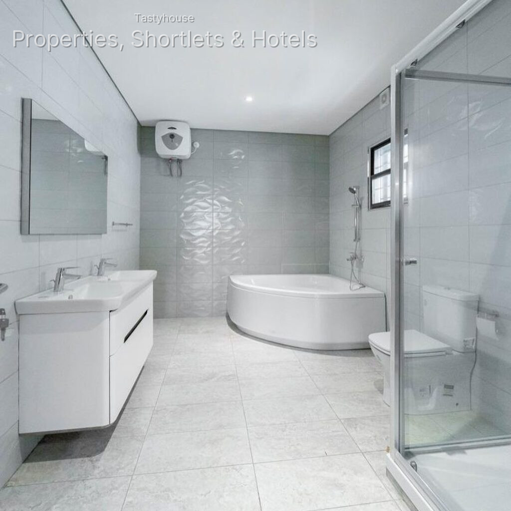 Newly Built 5 Bedroom Detached Duplex