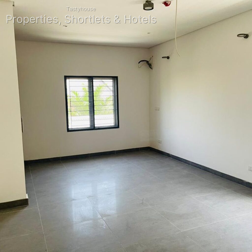 Newly Built 5 Bedroom Detached Duplex