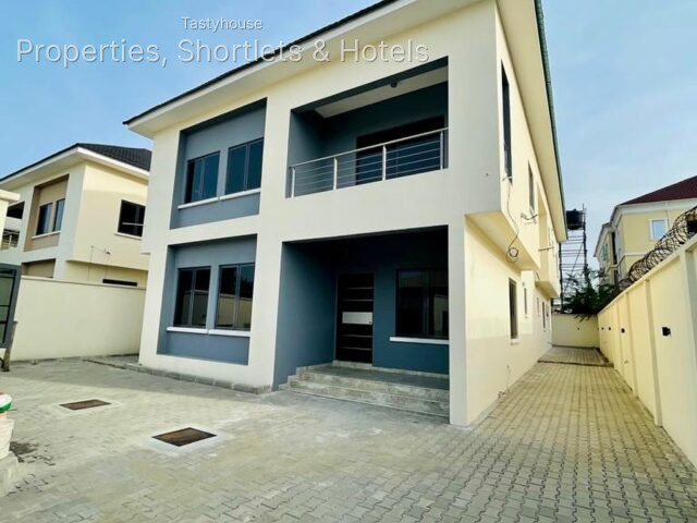 Newly Built 5 Bedroom Detached Duplex