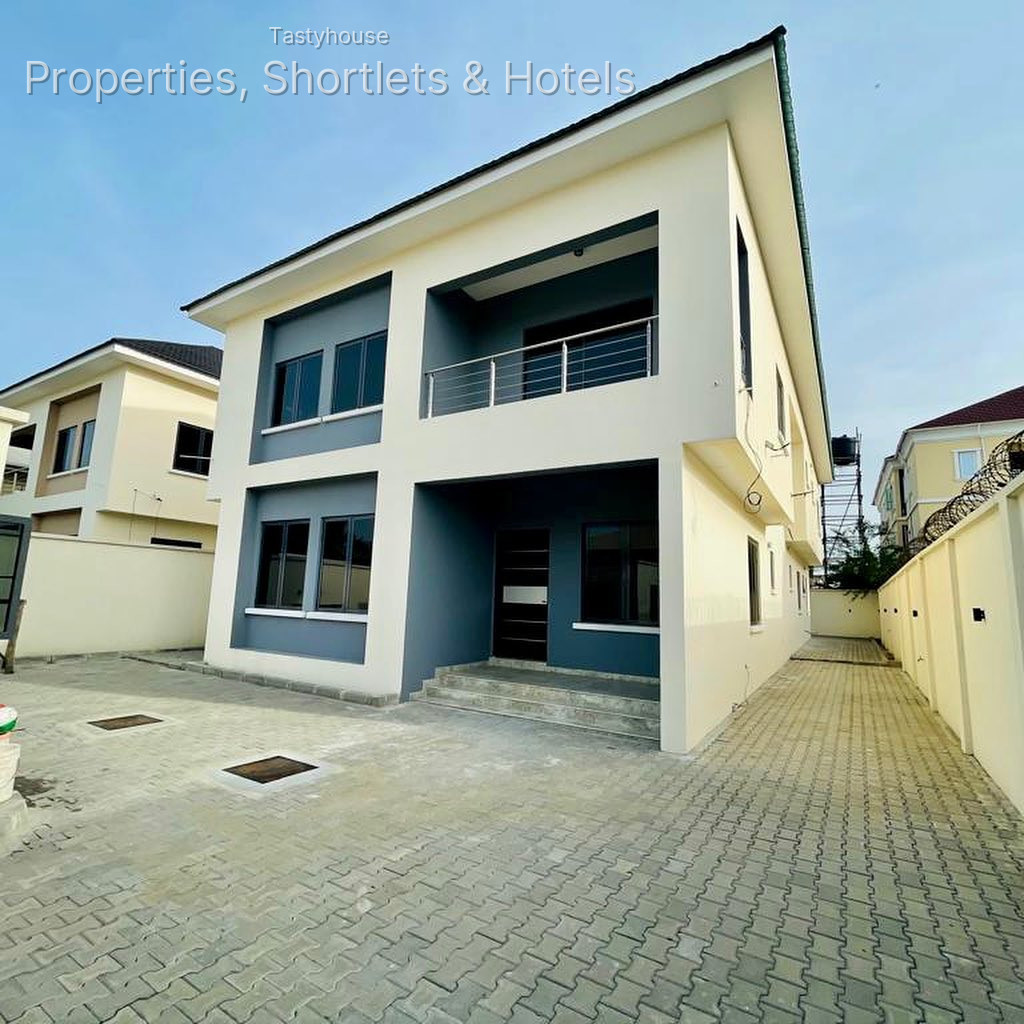 Newly Built 5 Bedroom Detached Duplex