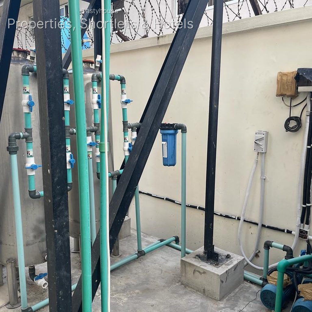 Newly Built 5 Bedroom Detached Duplex