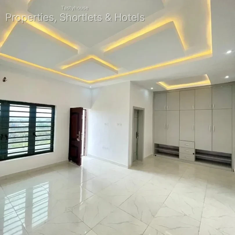 6 BEDROOMs DUPLEXES