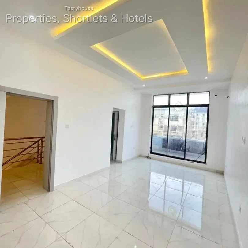 6 BEDROOMs DUPLEXES