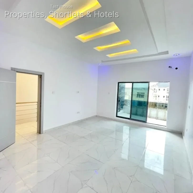 6 BEDROOMs DUPLEXES