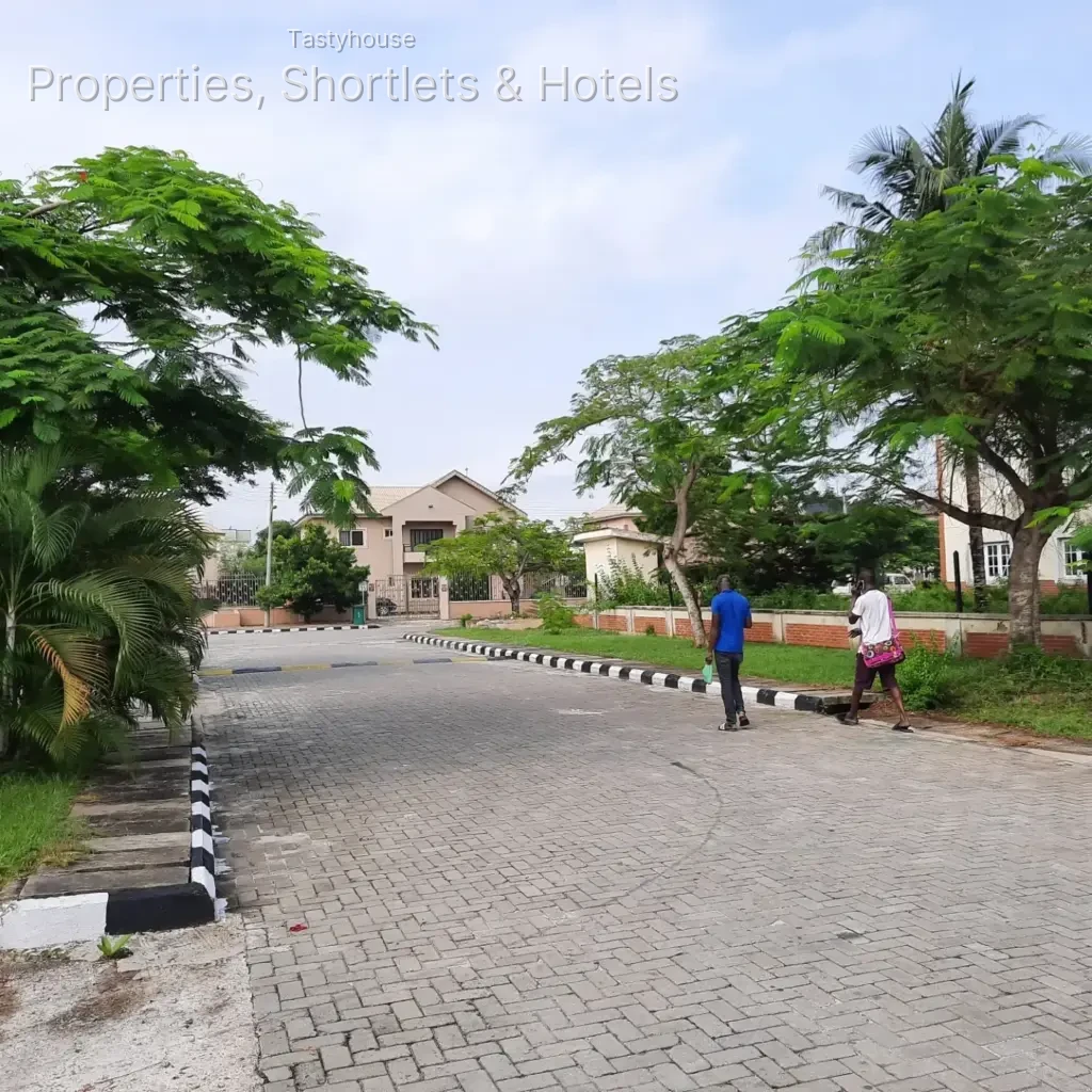 6 BEDROOMs DUPLEXES