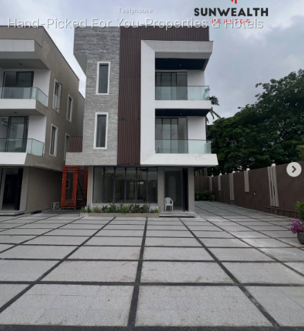 Contemporary 4-Bedroom Luxury Detached Duplex with Swimming Pool – Ikoyi