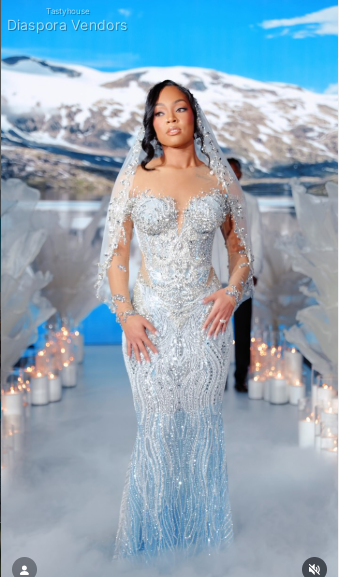 aid Gown