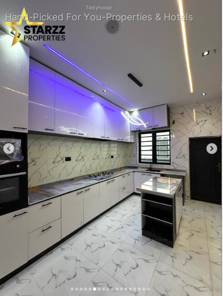 CONTEMPORARY 4 BEDROOM FULLY DETACHED DUPLEX FOR SALE