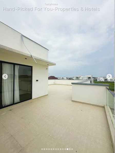 5-Bedroom Fully Detached Duplex with BQ – VGC, Lekki