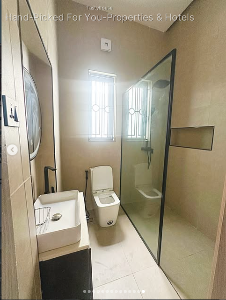5-Bedroom Fully Detached Duplex with BQ – VGC, Lekki