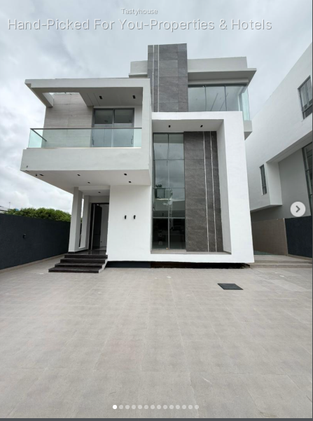 Beautifully Built 5 Bedroom Fully Detached Duplex