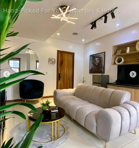 Lovely 1-Bedroom Shortlet Apartment with Swimming Pool