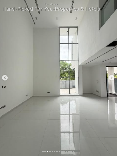 Beautifully Built 5 Bedroom Fully Detached Duplex