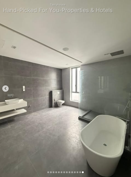 Beautifully Built 5 Bedroom Fully Detached Duplex
