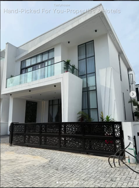 5 Bedroom Contemporary Home