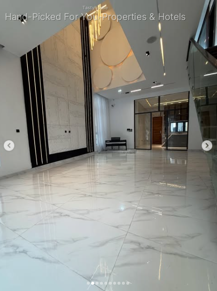 5 Bedroom Contemporary Home
