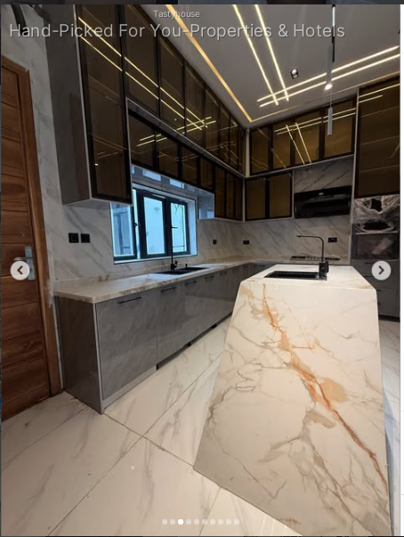 5 Bedroom Contemporary Home