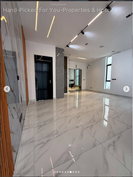 5 Bedroom Contemporary Home