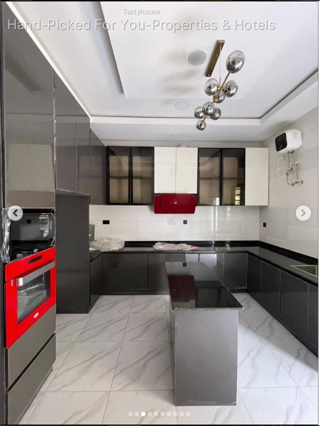 5 ๐ฏ๐ฒ๐ฑ๐ฟ๐ผ๐ผ๐บ fully detached duplex