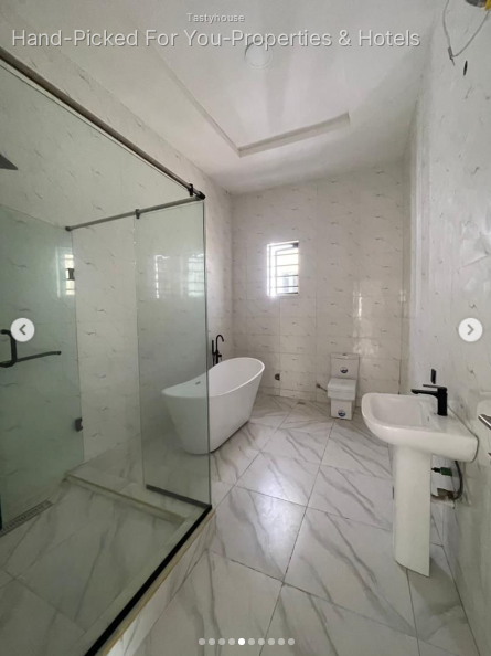 5 ๐ฏ๐ฒ๐ฑ๐ฟ๐ผ๐ผ๐บ fully detached duplex