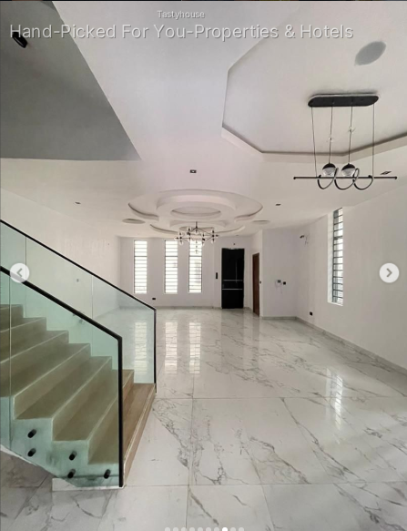 5 ๐ฏ๐ฒ๐ฑ๐ฟ๐ผ๐ผ๐บ fully detached duplex