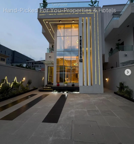 MAGNIFICENT 5 BEDS WITH A PRIVATE POOL & GYM , CINEMA & ELEVATOR