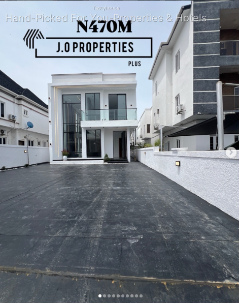 5-Bedroom Detached House with Swimming Pool
