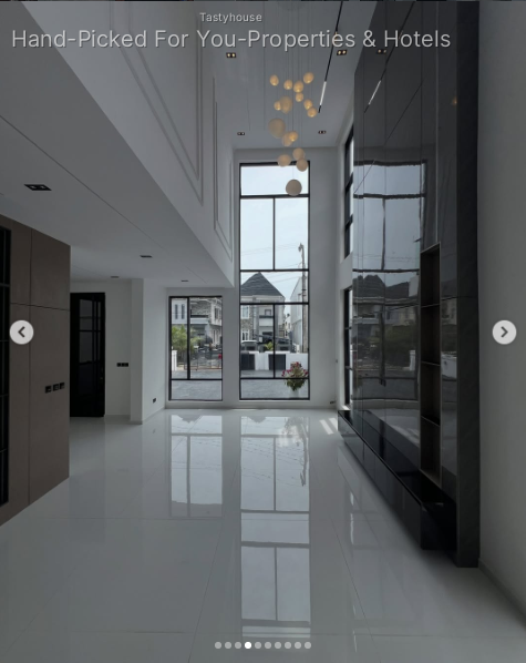 5-Bedroom Detached House with Swimming Pool