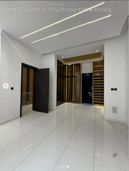 MAGNIFICENT 5 BEDS WITH A PRIVATE POOL & GYM , CINEMA & ELEVATOR