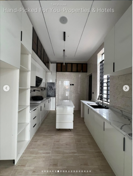 Contemporary 4-Bedroom Detached Duplex