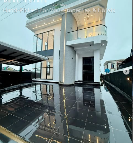 5-Bedroom Detached Home with BQ & Swimming Pool