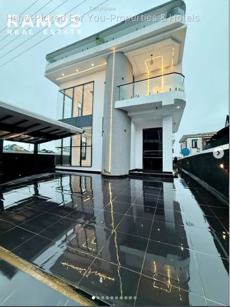 5-Bedroom Detached Home with BQ & Swimming Pool