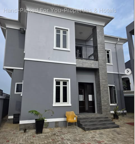 Standard 4 bedroom Duplex with BQ