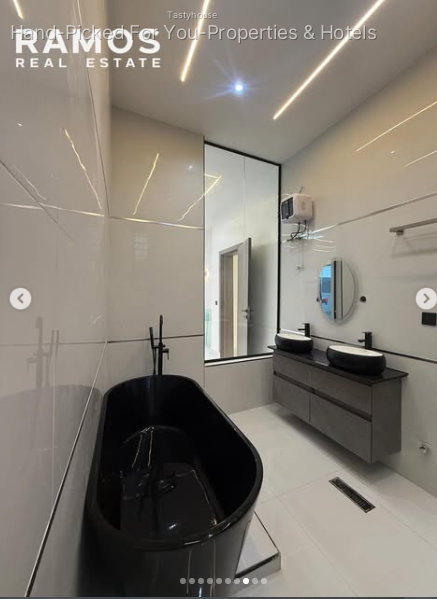 5-Bedroom Detached Home with BQ & Swimming Pool