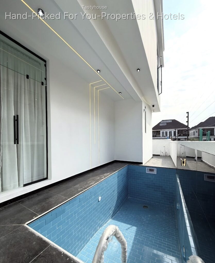 5 BEDROOM FULLY DETACHED DUPLEX WITH SWIMMING POOL, BQ