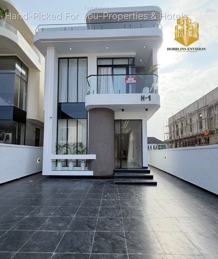 5 BEDROOM FULLY DETACHED DUPLEX WITH SWIMMING POOL, BQ